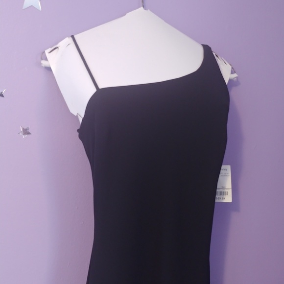 Floor length one shoulder gown - Picture 3 of 6